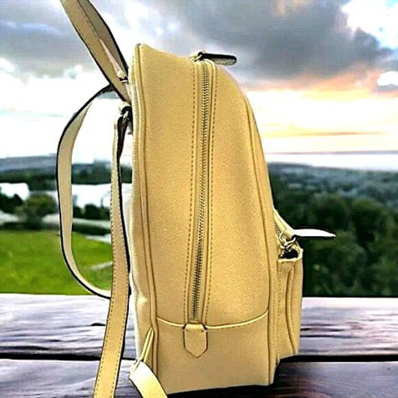 🆕✨ Guess Off White Backpack - Picture 3 of 5